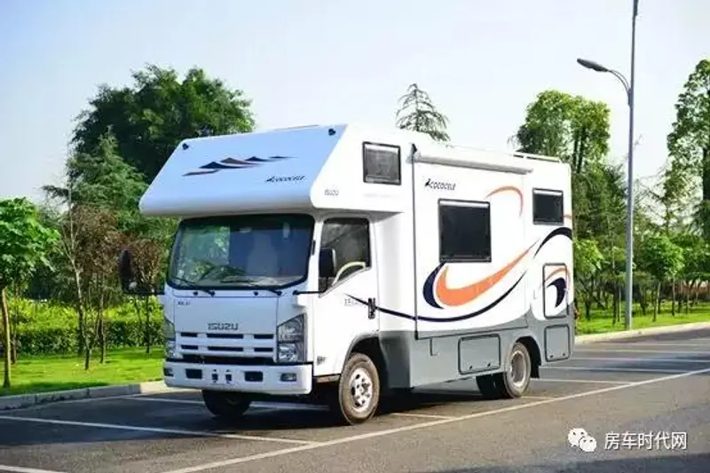 52T柴油发动机+6AT进口变速箱 ONE房车这款车型展会